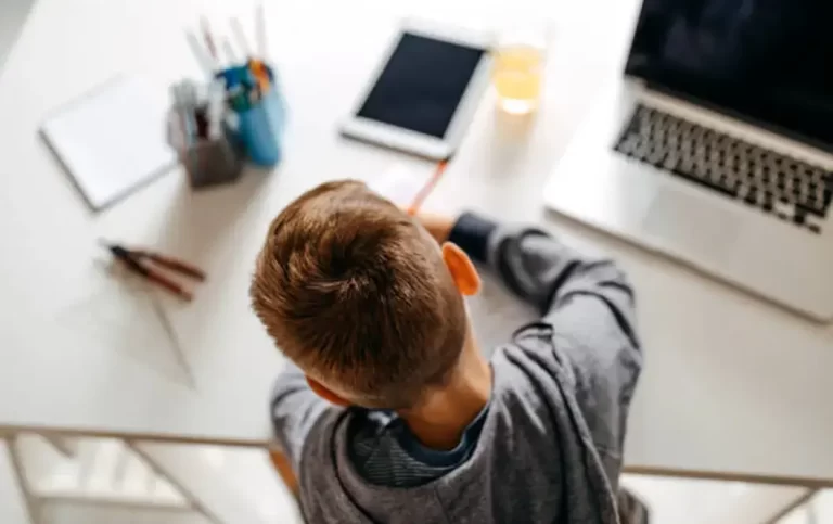 Impacto de la Tecnología en los Libros de Texto de Educación